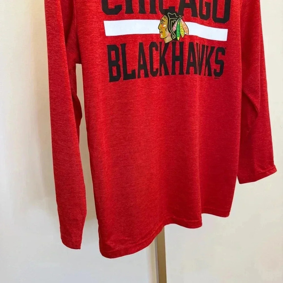 Boy’s Chicago Blackhawks NHL Red Long Sleeve Graphic T-Shirt Size M - Picture 3 of 9